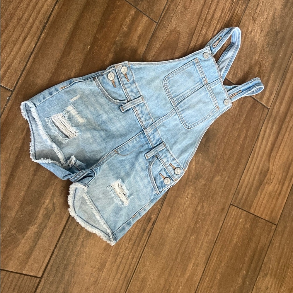 Old Navy Overall Jean Shorts size 6/7 girls